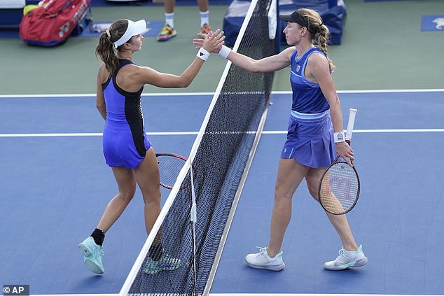 Alexandrova (R) eventually triumphed 4-6 6-4 7-5 against the world number 389, who is just 16 years old.