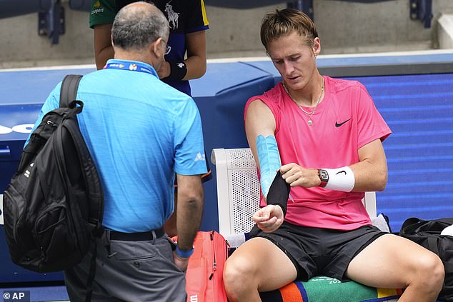 Doctors applied spray and tape to Korda's right arm as he battled the elbow injury.