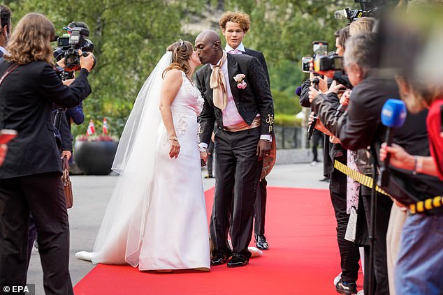 The couple shared a kiss in front of the press and spectators after the ceremony.