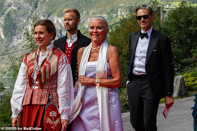 Guests exit Vinje and follow the red carpet to the Union Hotel.