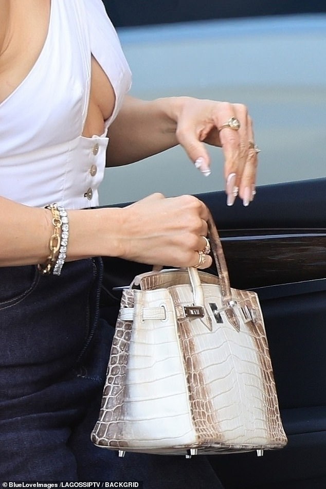 She was also seen wearing a gold band on her left ring finger, as well as a diamond ring on her pinky finger.