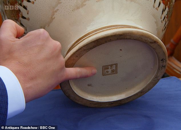 Lee pointed to the base of the vase, noting its authenticity and the maker's mark showing it had been made by Ryozan and Kyotio.