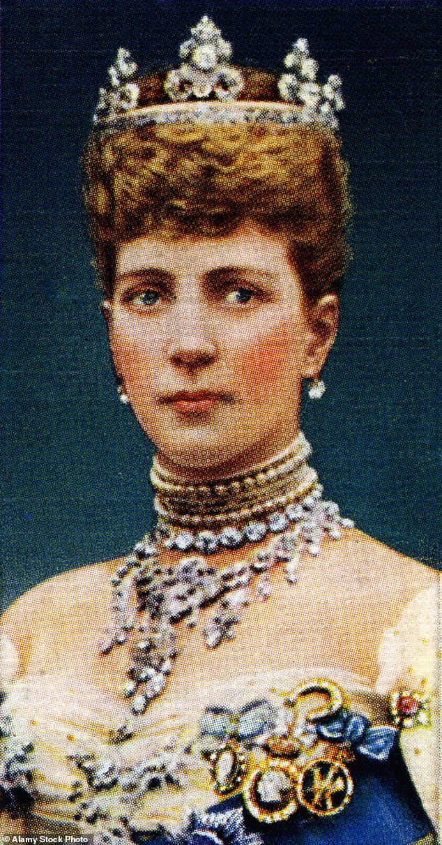 Her necklace could be worn as a choker and was a gift from the City of London Corporation to the Danish Princess on the occasion of her wedding to Bertie, the future Edward VII, in 1863.