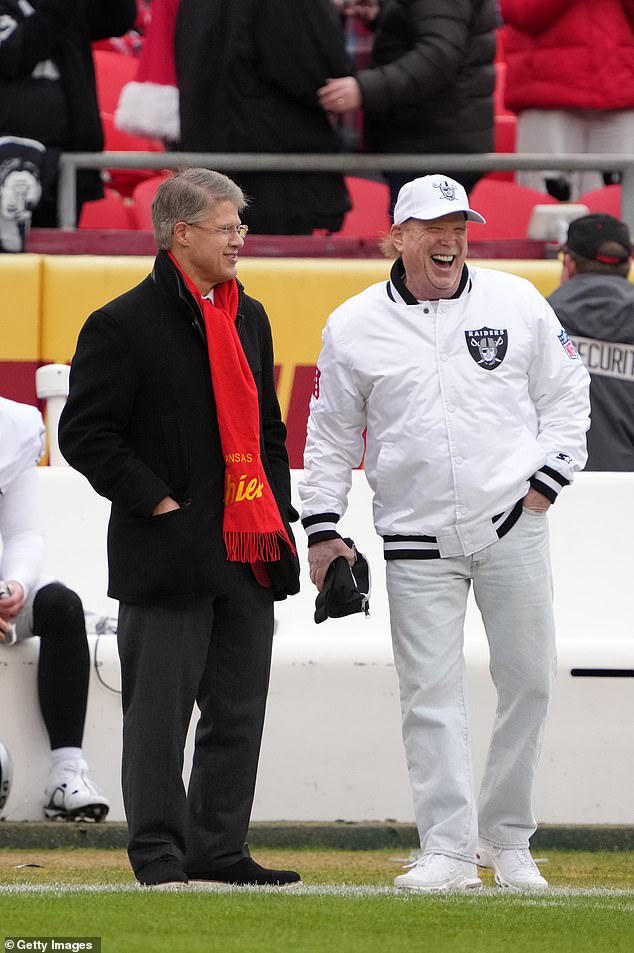 Kansas City Chiefs owner Clark Hunt (left) and Las Vegas Raiders owner Mark Davis in 2023