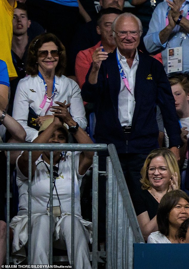 The 78-year-old King showed his enthusiasm for the match as he watched the three Swedish players, Kristian Karlsson, Truls Möregårdh and Anton Källberg take on Germany's Dimitrij Ovtcharov, Dang Qiu and Timo Boll.