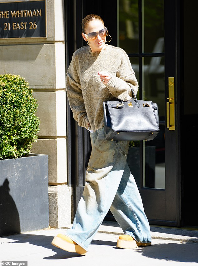 The perennial star was photographed that day in her native New York wearing a beige wool sweater and baggy blue jeans, with brown shoes and her hair elegantly pulled back.