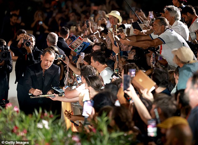 During the event, he also enthusiastically interacted with fans while signing his autograph.