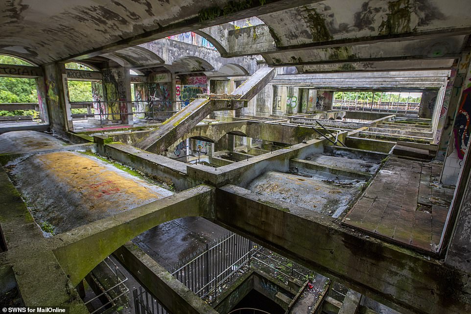 The concrete labyrinth, in which one could easily get lost, was previously a drug rehabilitation center but was evacuated in the late 1980s.