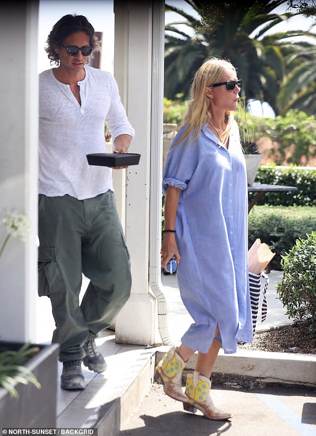 The Oscar-winning actress, 51, who has cut back on her acting commitments in recent years, exuded easy style in a relaxed outfit during the couple's Sunday outing in Santa Barbara.