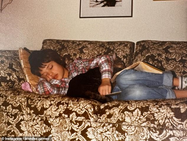 Taking advantage of the long Labor Day weekend, Garner shared an old photo of herself when she was seven or eight years old, napping with her cat in the late 1970s.