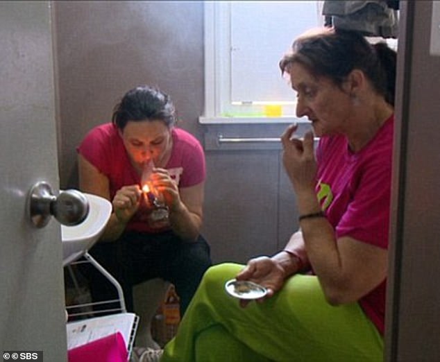 The shocking scene of Billie Jo, pregnant and smoking a bong in the bathroom with her mother, sparked strong criticism and some people called it 