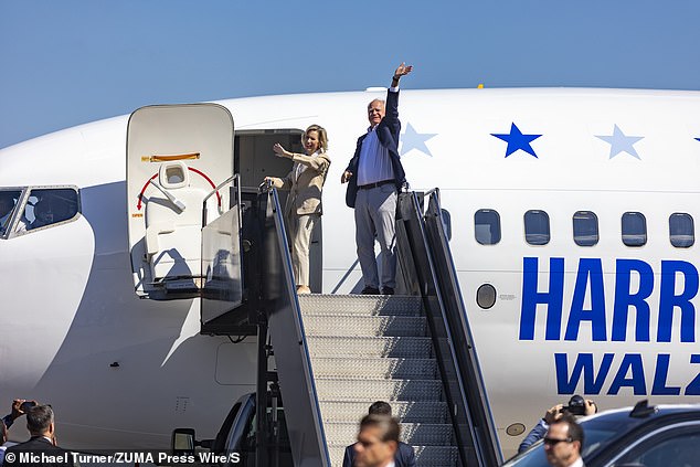 Tim Walz and his wife Gwen Walz wave before boarding a campaign plane.