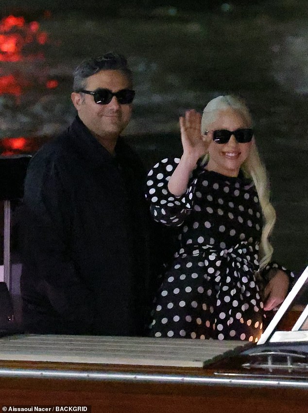 With a smile on her face, Gaga greeted her fans.