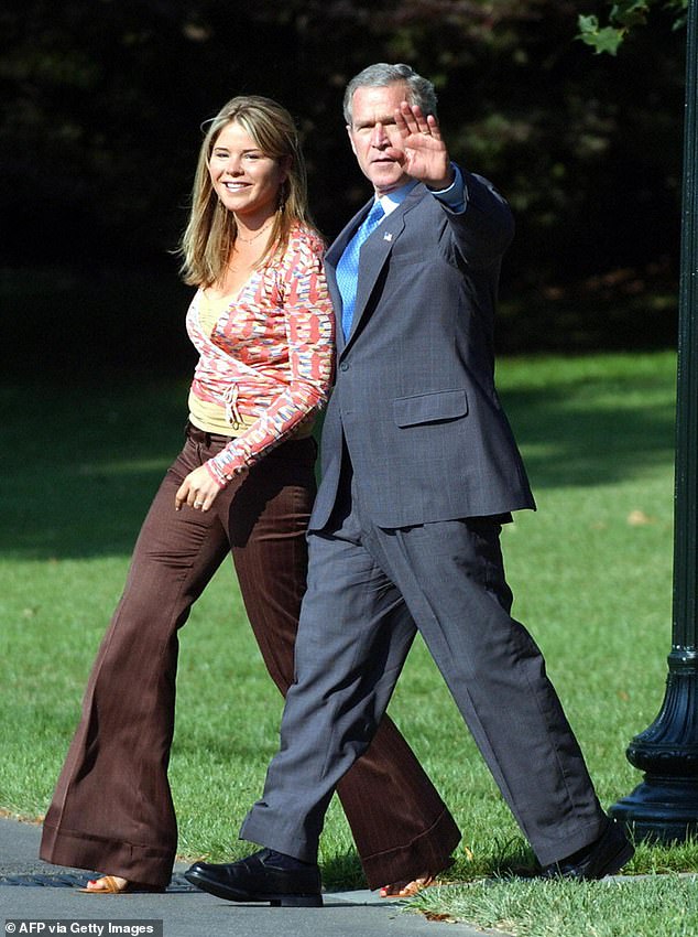 Jenna photographed leaving the White House with her father in July 2004.