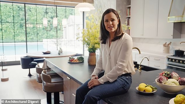 1725381250 83 Inside the Stunning 79 Million Los Angeles Home Jennifer Garner