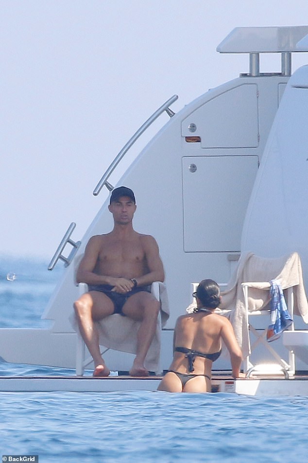 Ronaldo spoke to Georgina as she headed to the water