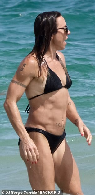 She wore a black triangle bikini for the day at the beach.