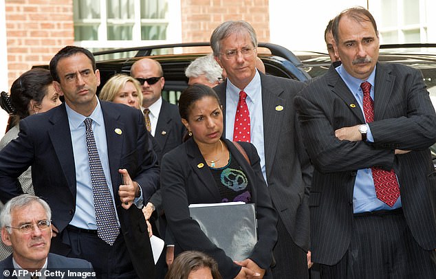 The team of advisors to US Democratic presidential candidate Barack Obama (from left to right) Richard Danzig (National Security), Phil Gordon (Foreign Policy), Wendy Morigi (National Security), Dr. Susan Rice (Foreign Policy), Dennis Ross (Middle East Policy) and David Axelrod (Chief Strategist)