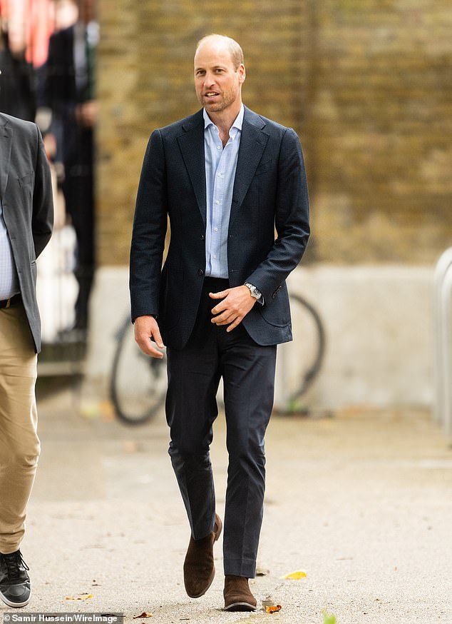 William looked rugged yet dapper in a formal suit as he met the artists behind the exhibition.