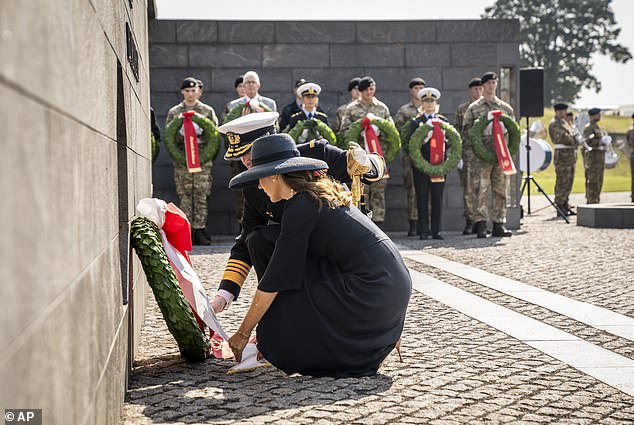 Mary went to the Kastellet Military Headquarters, where she and her husband took part in the traditional wreath-laying ceremony for Danish soldiers serving abroad.