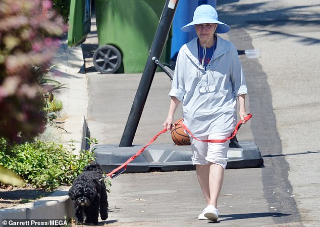 Glasses were seen hanging around her neck as she added a blue bucket hat.