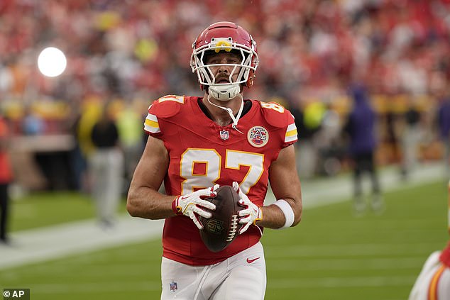 Kelce returned to action for the Chiefs as his girlfriend cheered him on from the stands.