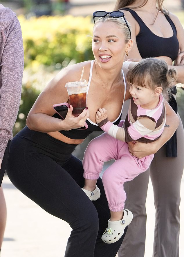 Tammy added a pair of fitted leggings with flared pants along with a pair of stacked white sneakers.