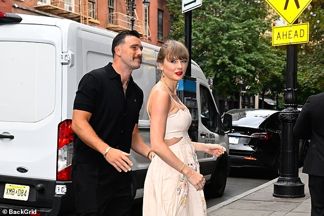 She complemented her look with a gold watch.