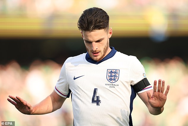 Alexander-Arnold looked up, took in the scenery, before curling a precise 50-yard pass into the path of Anthony Gordon that eventually led to Declan Rice opening the scoring.