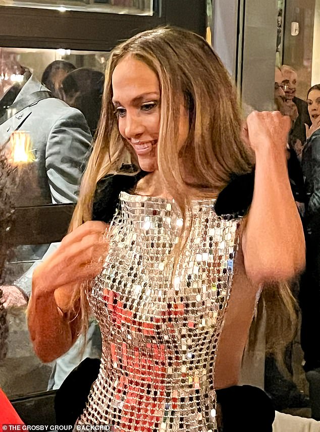 1725830983 304 Jennifer Lopez holds hands amid intimate conversation with Ben Afflecks