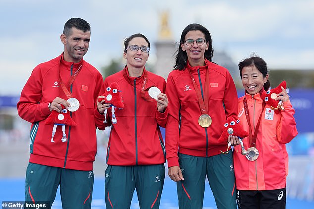 The bronze medal was awarded to Misato Michishita of Japan (right).