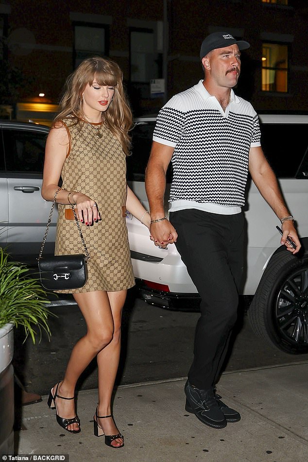 The pop superstar looked stunning in a two-tone tan Gucci mini dress and black heels.