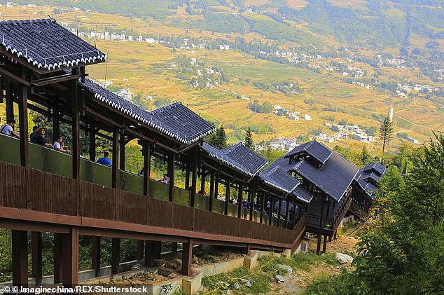 1725886585 67 Pictured The giant escalators that China installed to save tourists