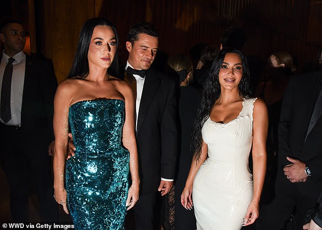 While posing with his fiancée Katy and Kim, Orlando Bloom enjoyed a saucy dance on the star's famous peachy bum.