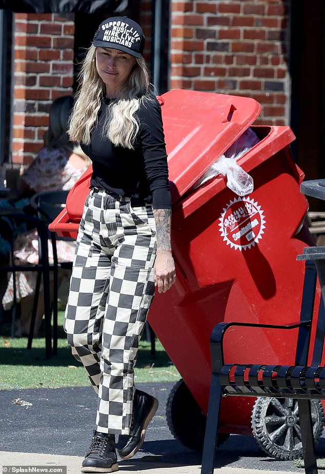 While working at the cafe, Leticia was seen taking out a large trash can before Mike joined her once again.