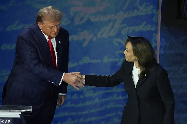 1726032641 635 Body language expert reveals the moment Kamala took over Trump