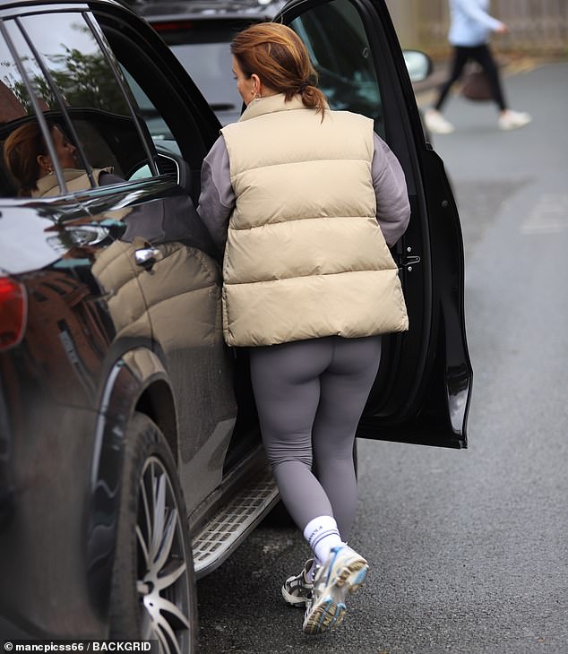 Coleen showed off her laid-back sense of style as she hopped into the car after her workout.