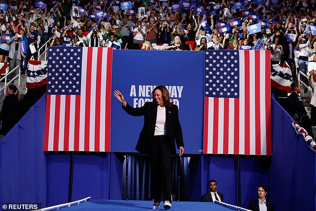 Kamala Harris was greeted with thunderous applause when she entered. When she criticized Trump for only having 