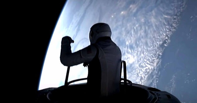 During the livestream of SpaceX's Polaris Dawn spacewalk, some viewers claimed the footage had to be fake. One pointed to Isaacman's awkward arm position as evidence