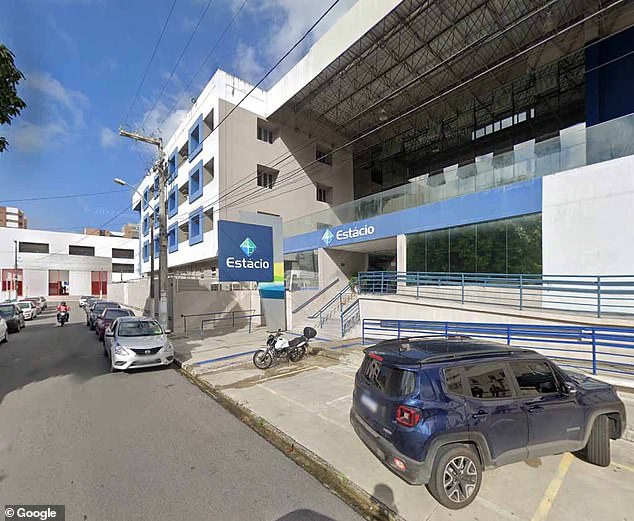 The private school Estácio College is conducting its own investigation after a fight between two students, including one who is a police officer and who in the middle of the fight pulled out a gun and pointed it at his classmate.