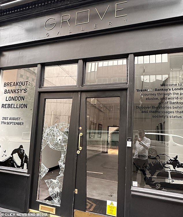 It was taken during a robbery at Grove Gallery, on New Cavendish Street, on Sunday, which left the venue's glass entrance smashed.