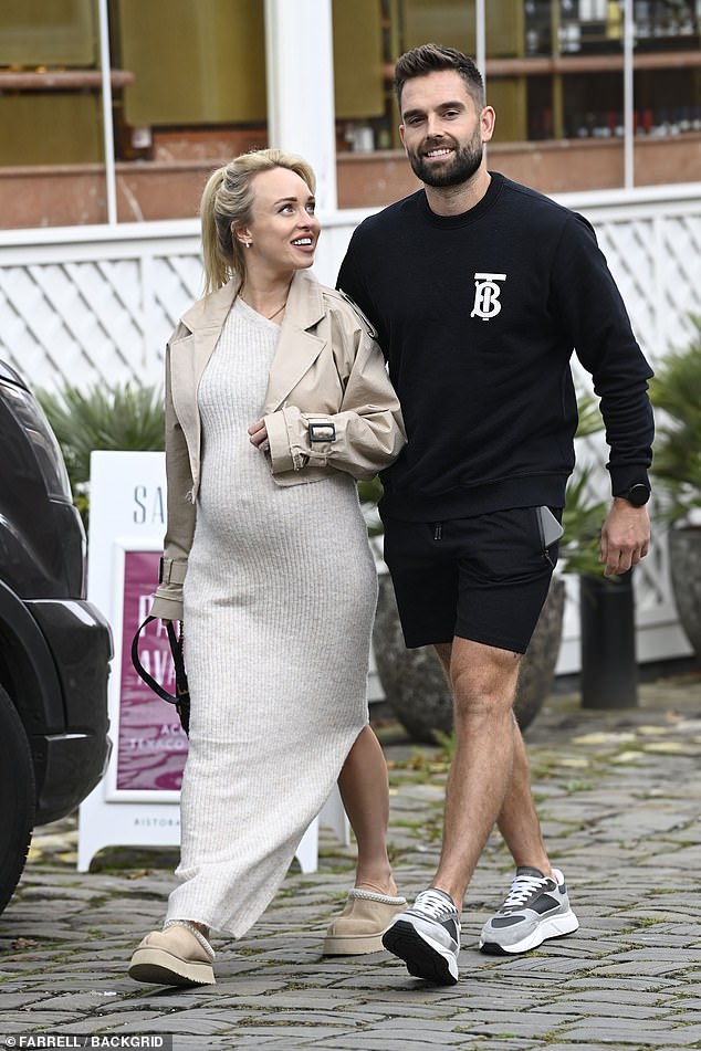 Jorgie further elevated her look with a pair of beige suede Ugg Tazz slippers and carried her essentials in a black quilted bag.