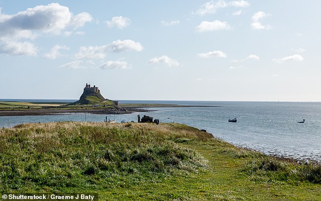 1726315422 119 Pictured Amazing UK pubs located on tiny ISLANDS where the