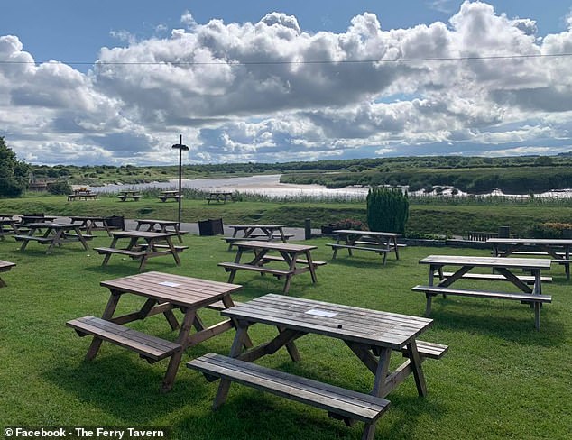 1726315424 558 Pictured Amazing UK pubs located on tiny ISLANDS where the