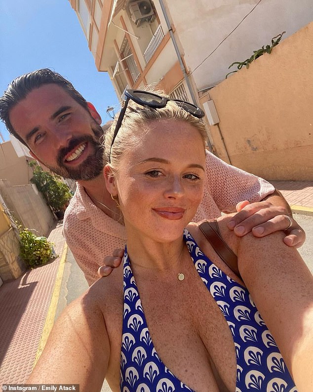 In a photo shared with her 1.9 million Instagram followers, Emily put on a gorgeous display in another blue and white swimsuit with a patterned design.