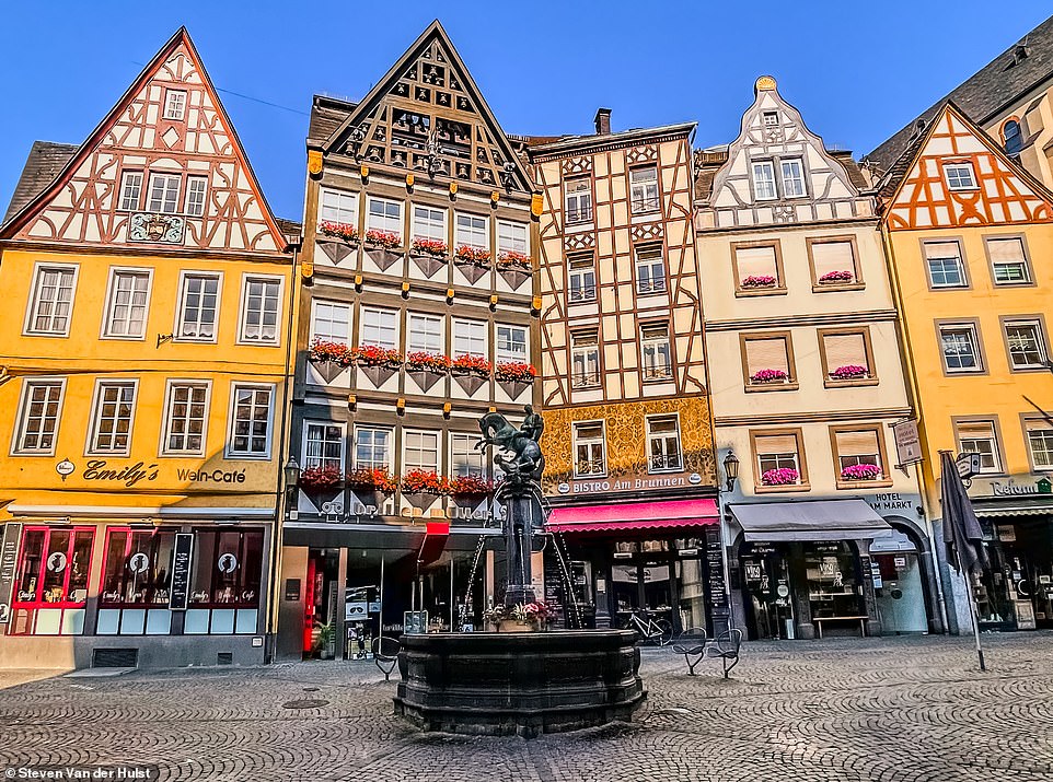 This image shows the peculiar market square in the German town of Cochem in the Moselle Valley. Steven comments on Instagram: 