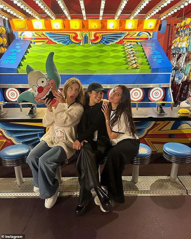 The two-time Emmy nominee seemed to be having a lot of fun as she hung out with her friends and played arcade games.