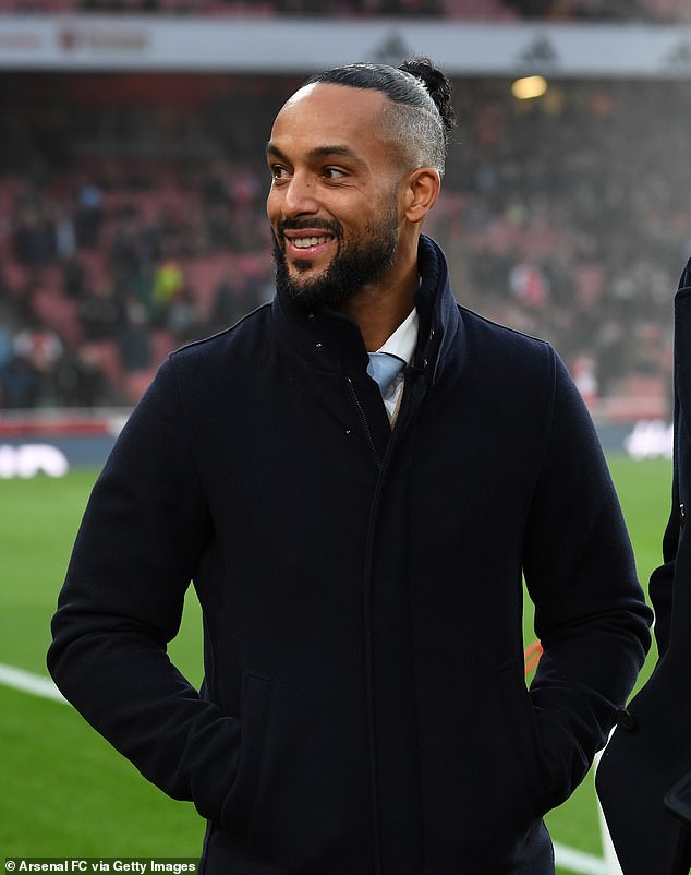 Gunners great Theo Walcott has compared Arsenal's approach to that of a team coached by Jose Mourinho