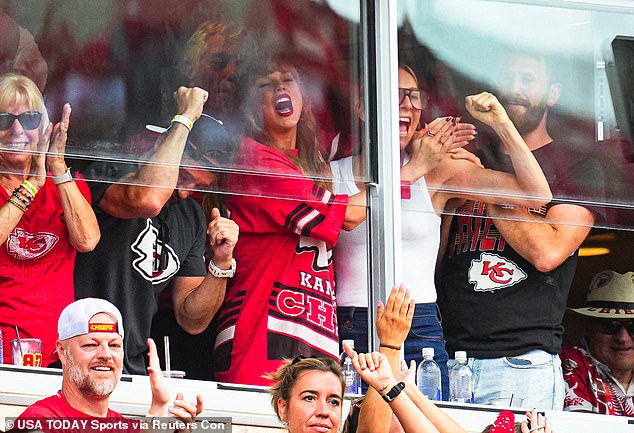 Shouting from her VIP suite alongside her mother Andrea, brother Austin and singer Danielle Haim, Taylor donned a long Chiefs jersey for her final game.