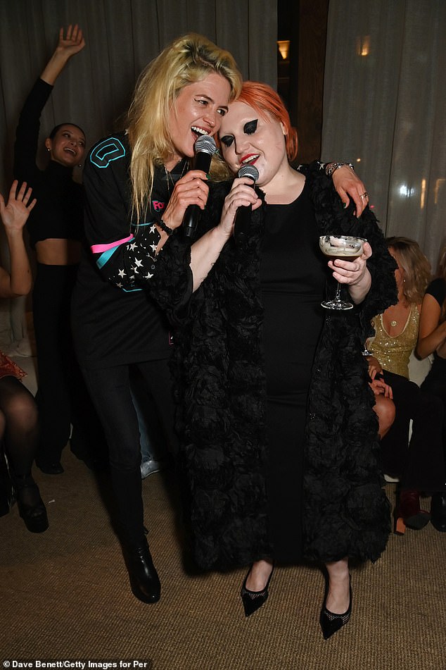 The American star sported her signature bold black eyeliner and voluminous blonde hair as she took to the microphone with Beth Ditto to entertain fellow attendees.